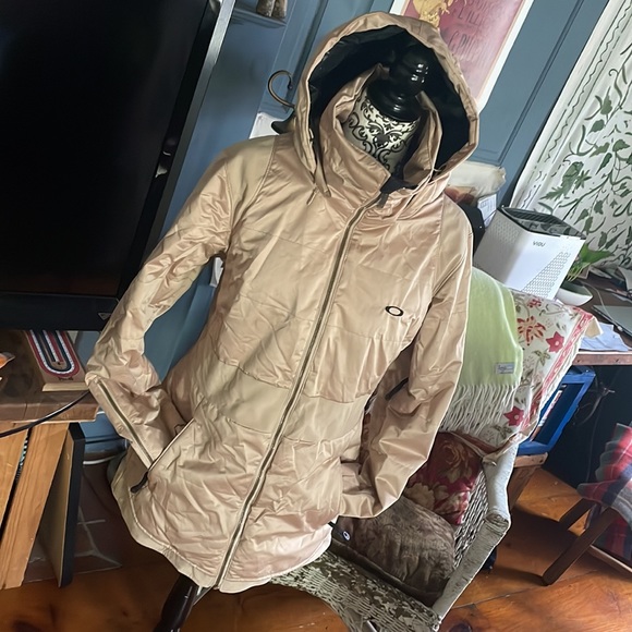 Oakley ski and/or boarding winter coat size Large Champagne color - Picture 2 of 14